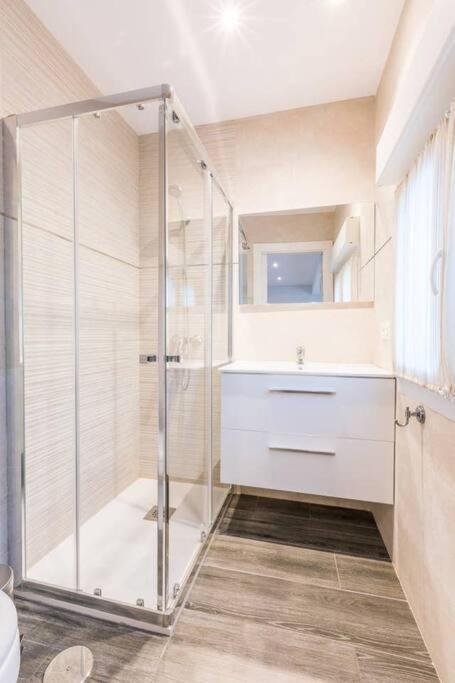 Chalet En La Cuidad- Con Jardin Y Barbacoa Gijon Ngoại thất bức ảnh