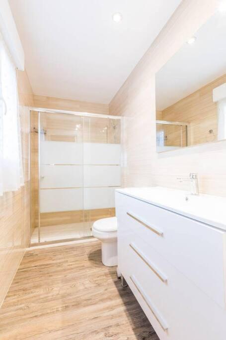 Chalet En La Cuidad- Con Jardin Y Barbacoa Gijon Ngoại thất bức ảnh
