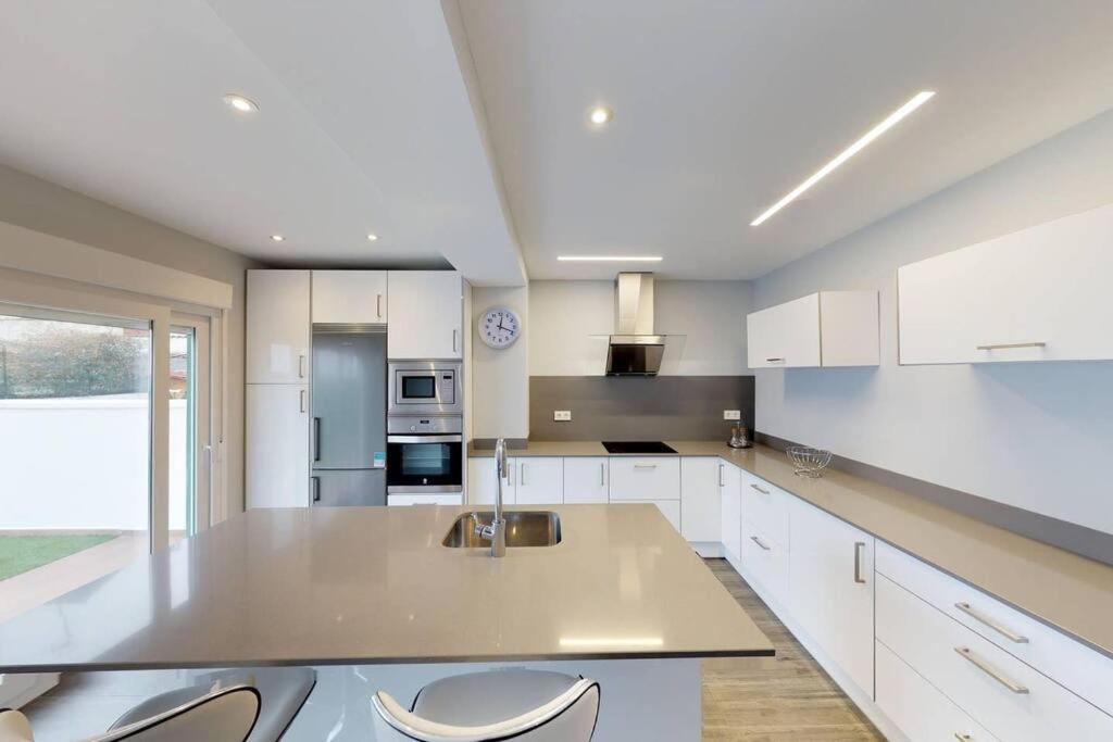 Chalet En La Cuidad- Con Jardin Y Barbacoa Gijon Ngoại thất bức ảnh