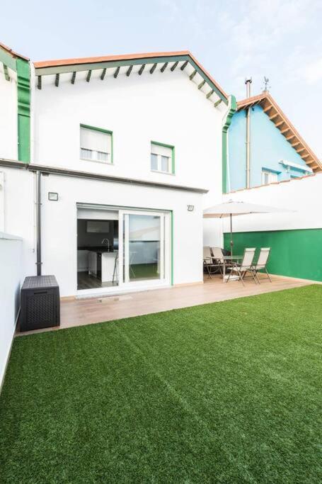 Chalet En La Cuidad- Con Jardin Y Barbacoa Gijon Ngoại thất bức ảnh