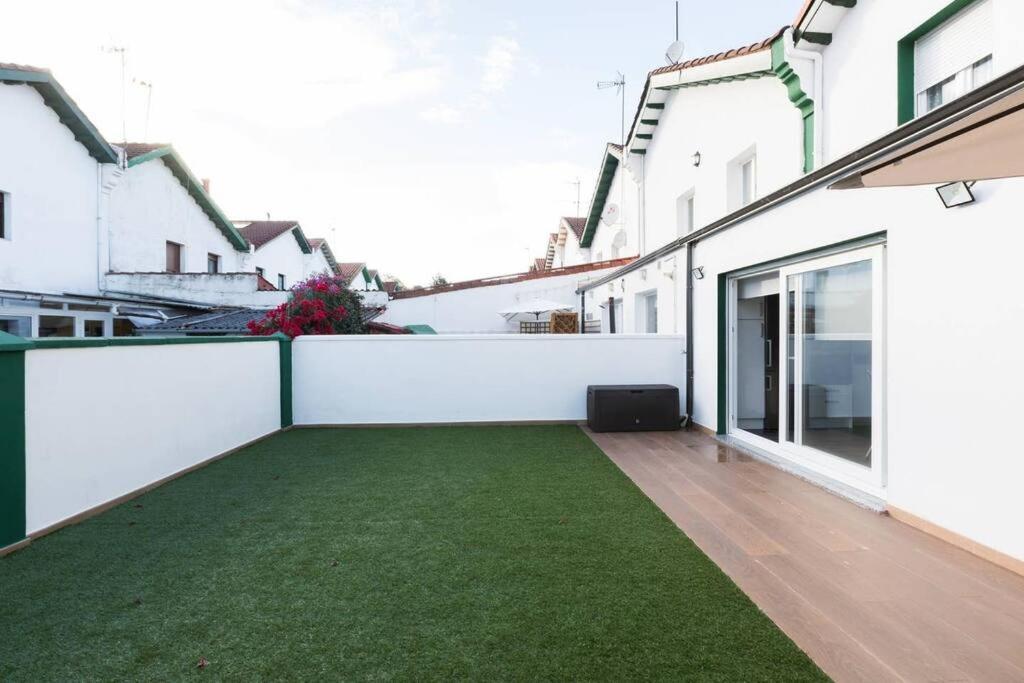 Chalet En La Cuidad- Con Jardin Y Barbacoa Gijon Ngoại thất bức ảnh